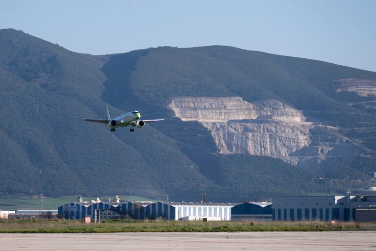 Presentadas dos ofertas para operar los vuelos a Barcelona y Sevilla