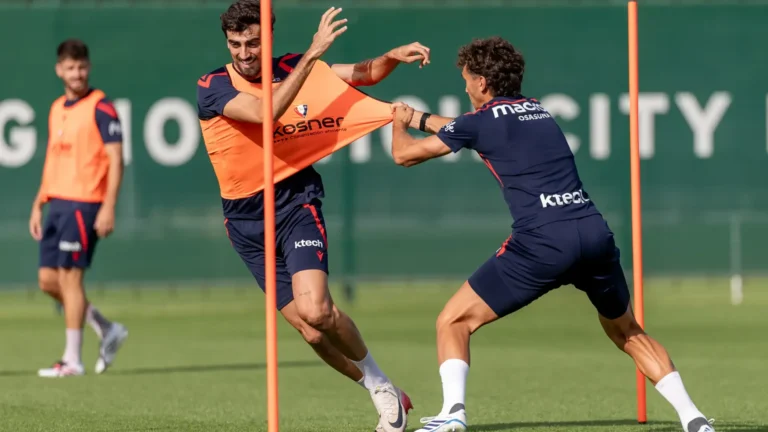 Osasuna completa su primer entrenamiento en Inglaterra antes del amistoso ante el Ipswich Town