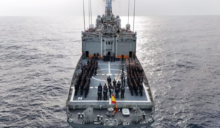 La Armada refuerza su presencia en Ceuta ante las alertas de un nuevo asalto coordinado