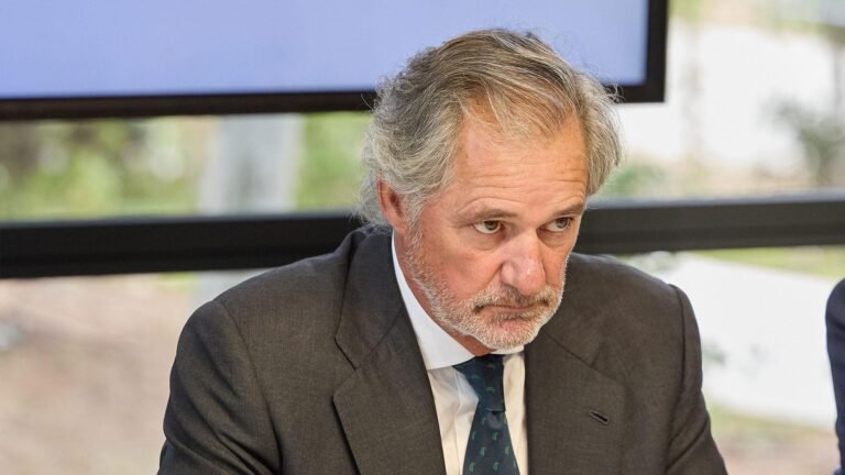 Entrecanales declara ante el juez por su doble incomparecencia en el Parlamento de Navarra