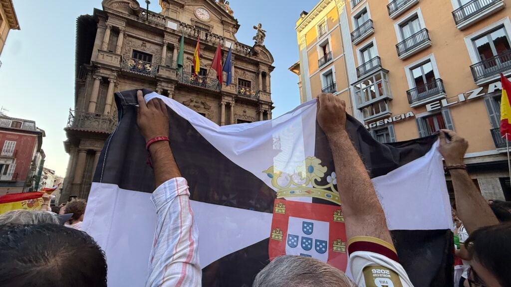 Miles de navarros salen a la calle en apoyo a Ceuta