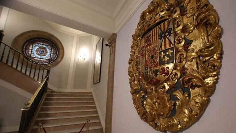 UPN critica a Asiron por retirar el escudo del Ayuntamiento y le acusa de “reescribir la historia de Pamplona”