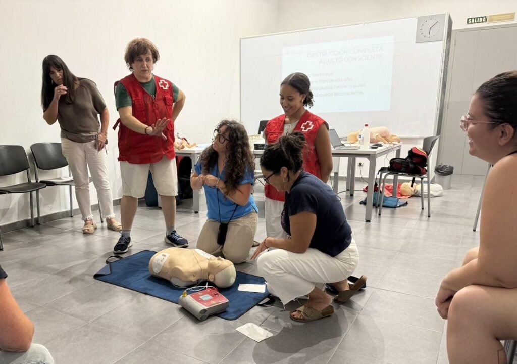 Primeros auxilios y soporte vital en Civivox Iturrama gracias a Cruz Roja