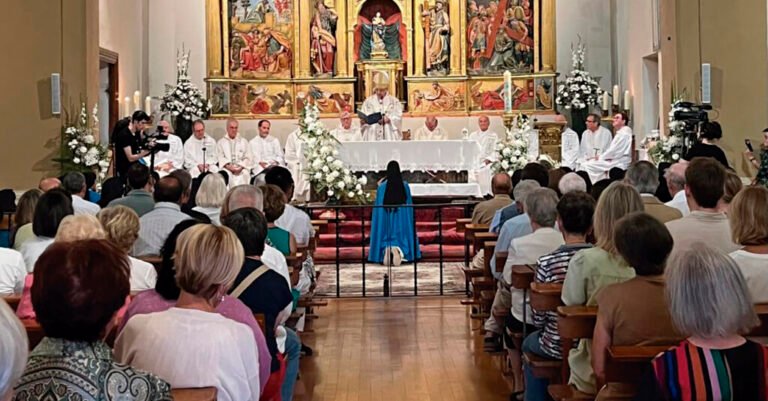 Una religiosa realiza su Profesión Solemne en el monasterio de las Recoletas de Estella