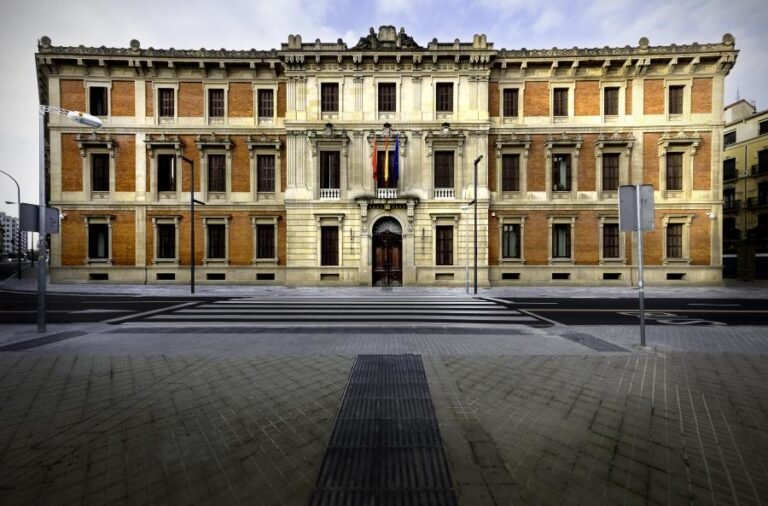 El Parlamento de Navarra celebrará un pleno el jueves y abordará la violencia digital y la accesibilidad