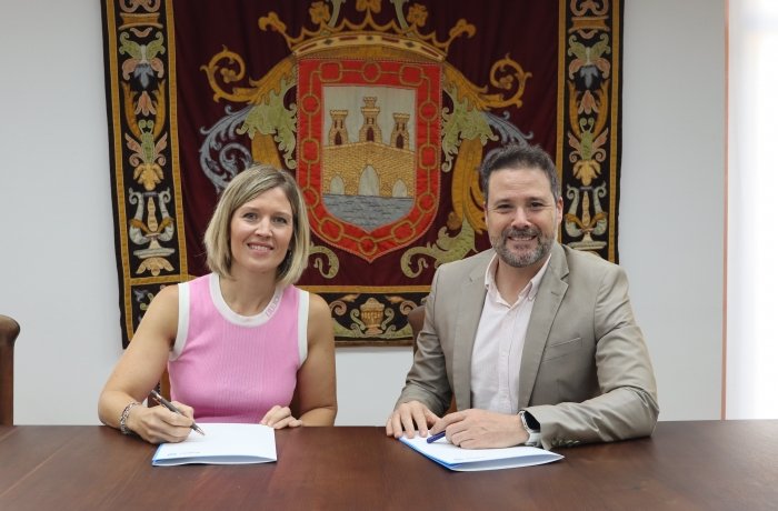 Sandra González toma posesión como monitora de canto de jota navarra en Tudela