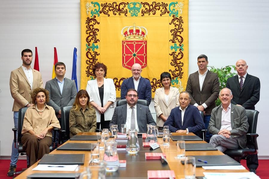 El legislativo foral denuncia el señalamiento a periodistas por Interior tras una iniciativa de UPN