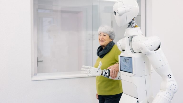 Navarra apuesta por la robótica para mejorar la autonomía de las personas mayores con discapacidad