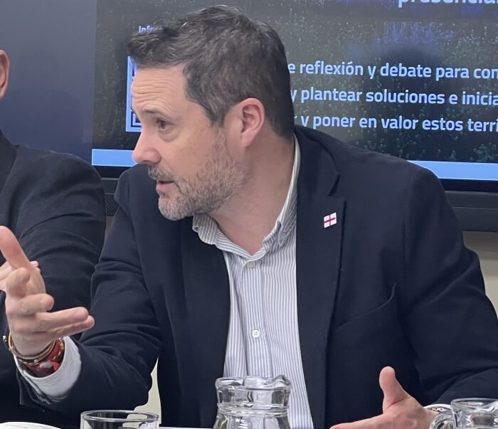 Alejandro Toquero, alcalde de Tudela, aborda en Madrid el futuro de Navarra y su identidad