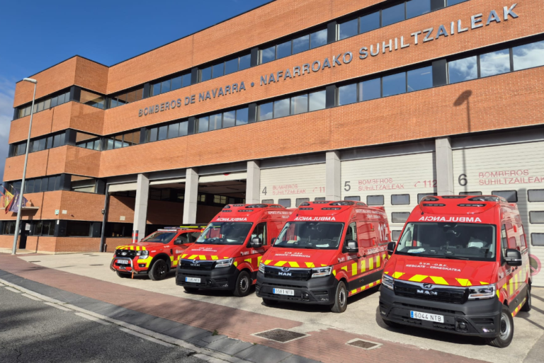 Incorporadas tres nuevas ambulancias y una bomba forestal ligera para los Bomberos