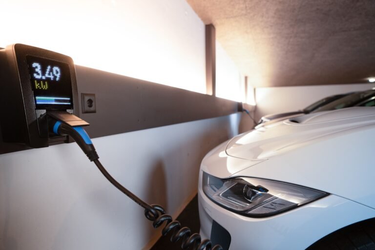 La Comunidad Foral destina 12,6 millones de euros a impulsar el vehículo eléctrico y renovar los talleres