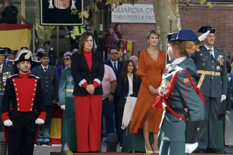 Chivite recibe silbidos y gritos de «fuera, fuera» durante el acto de la Guardia Civil en Pamplona