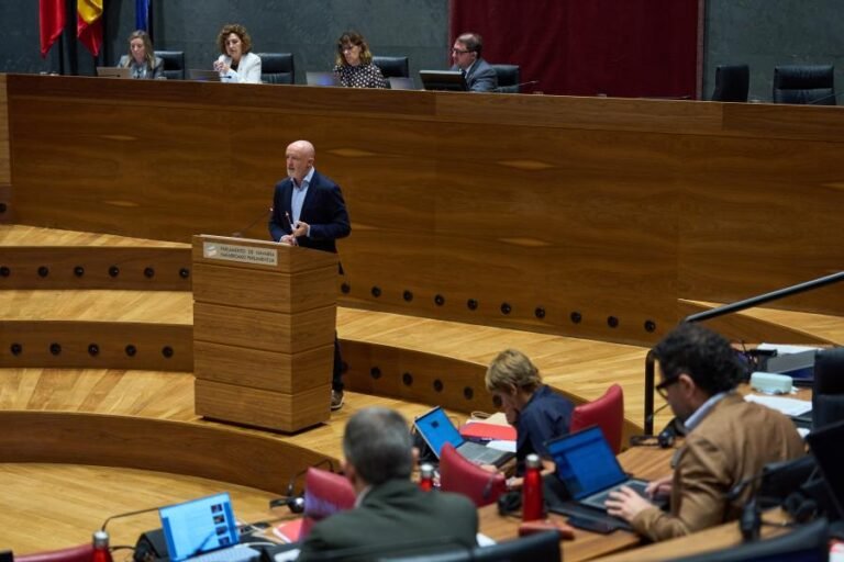 El Parlamento de Navarra reclama acelerar la segunda fase del Canal de Navarra y exige garantías económicas