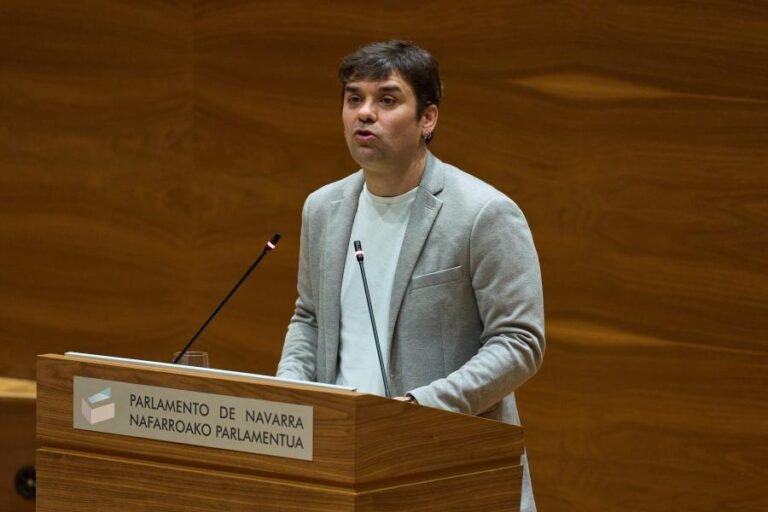 El Parlamento reclama más inversión estatal para acelerar las autovías que conectan Navarra con Madrid y Aragón