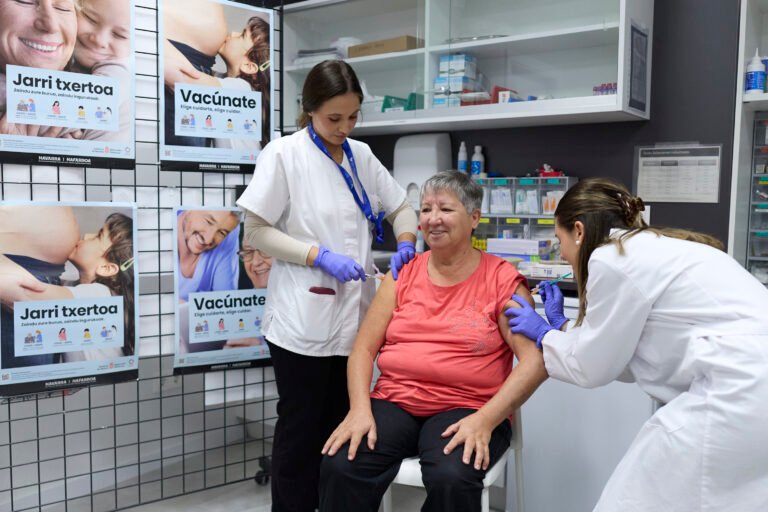 Navarra inicia la campaña de vacunación frente a la gripe y la COVID para más de 200.000 personas