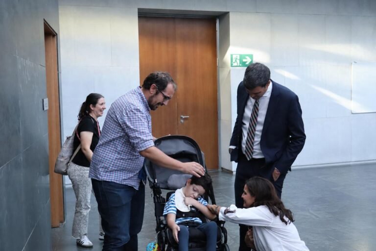 El PP logra el respaldo del Parlamento de Navarra para ampliar la protección a las familias con hijos con enfermedades graves