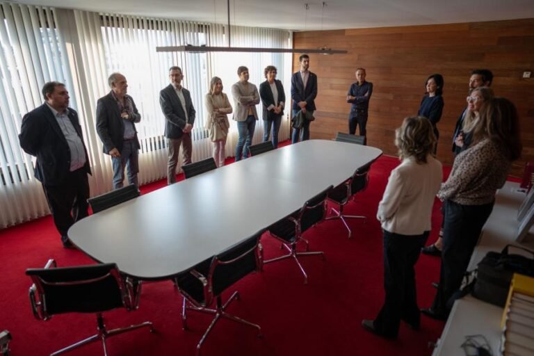 El presidente del Parlamento de Navarra visita el Consejo de Navarra junto a la Comisión de Régimen Foral